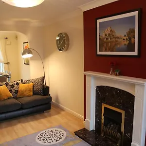 Holiday home Stylish And Spacious With Garden Views - Near Mcr Airport And Ample Free Parking